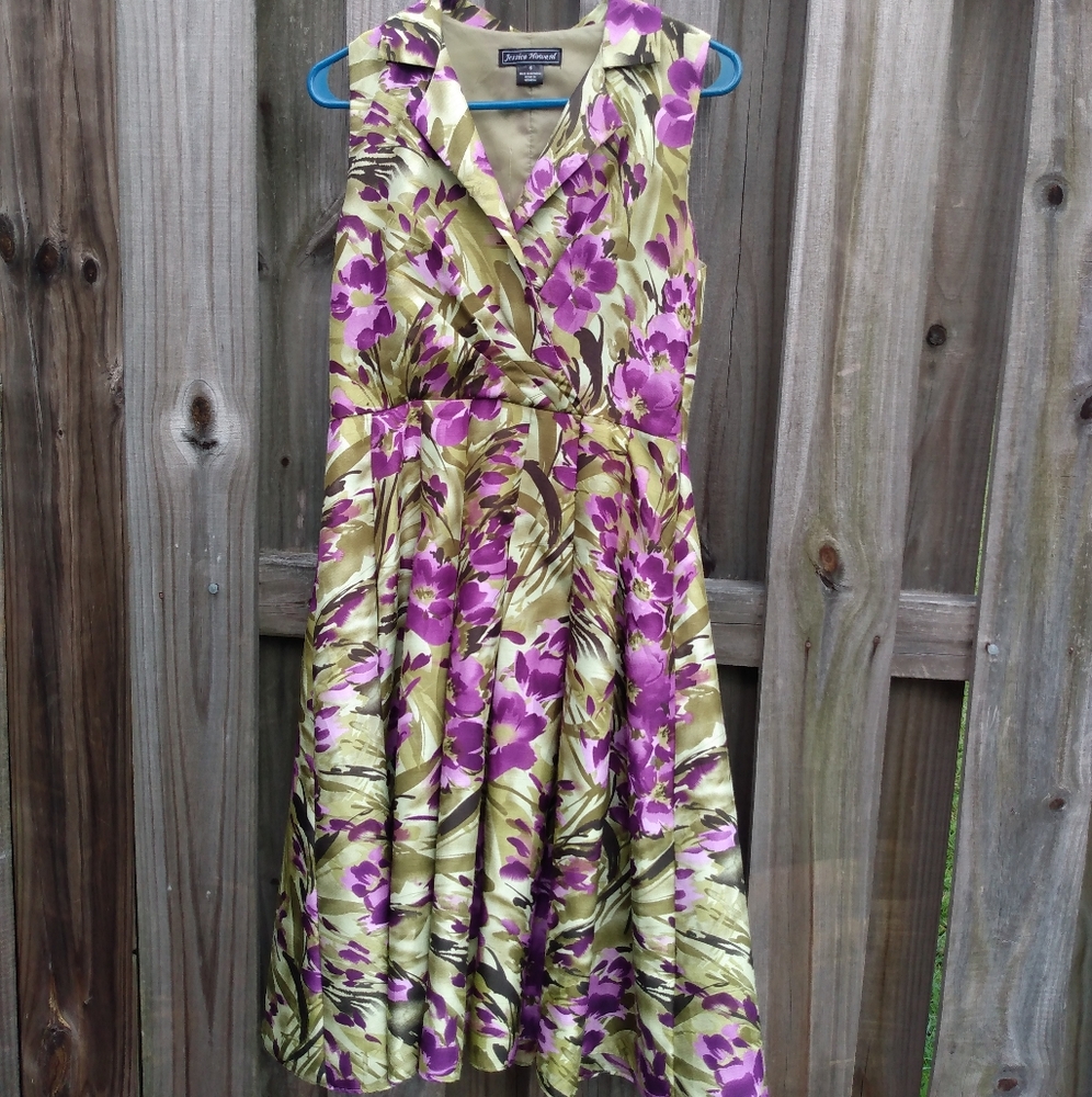 Jessica Howard multicolored cocktail dress.